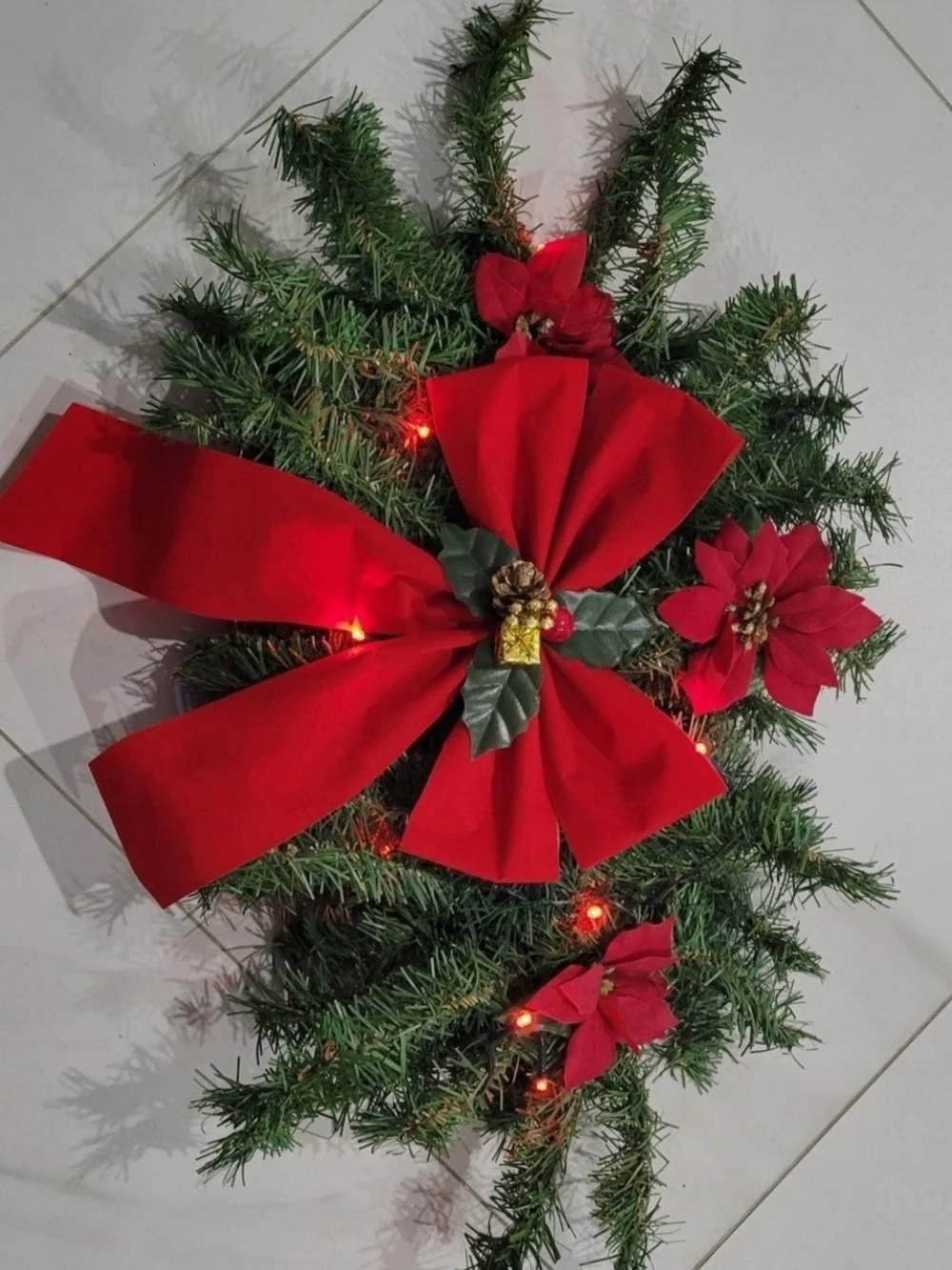 Red Holiday Bow Decoration Christmas Wreath With Lights